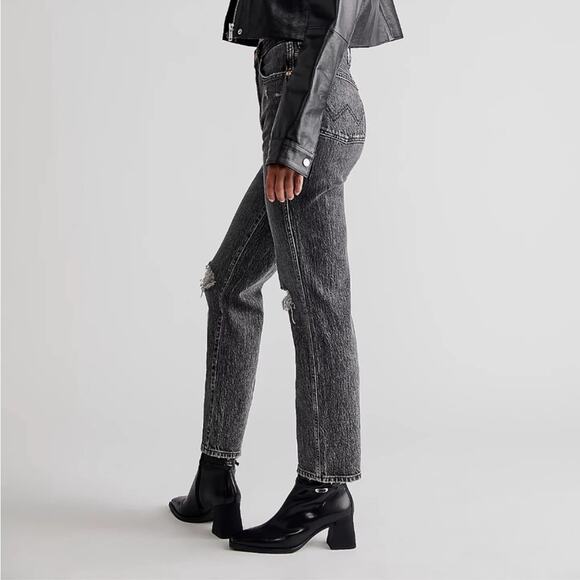 Stylish Black Distressed Women's Jeans - Picture 2 of 11